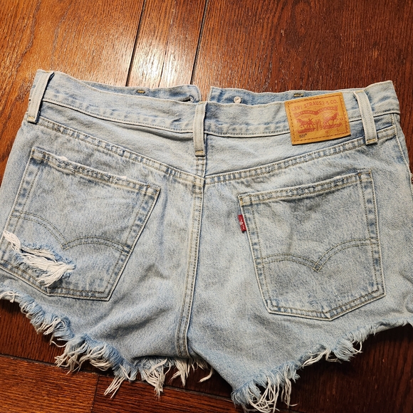 Levi's 501 Light Blue Buttonfly Distressed Jean Shorts - Picture 5 of 6